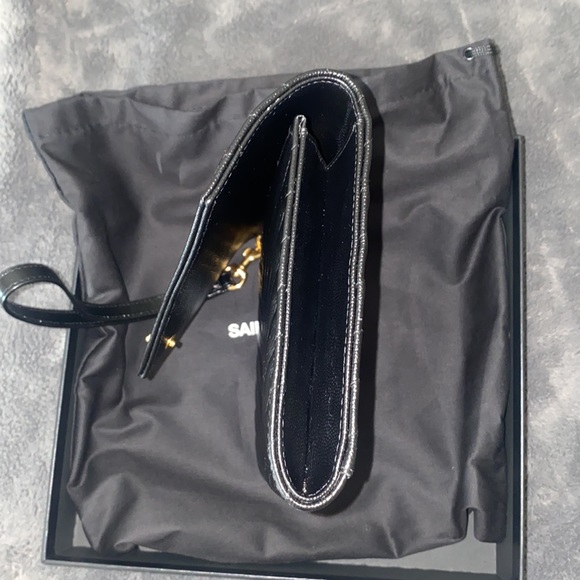 AUTHENTIC MONOGRAM CLUTCH IN QUILTED GRAIN DE POUDRE EMBOSSED LEATHER - Picture 5 of 10